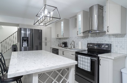 Markham Apartment | Luxurious Bright Basement Apartment!