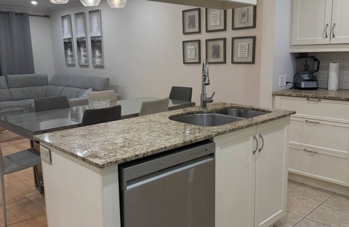Pierrefonds-Roxboro Condo | Luxurious & bright Condo you will love