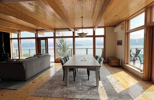 Woody Point House | Luxurious Gros Morne Home Woody Point, close to Tablelands and Green Gardens.n