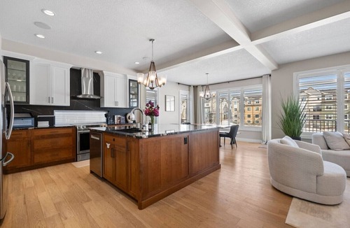 Airdrie House | Luxurious Home Near Canal, Central AC, Pool Table