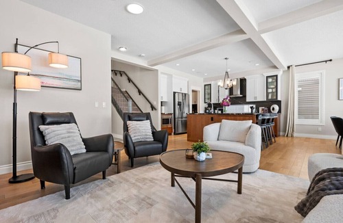 Airdrie House | Luxurious Home Near Canal, Central AC, Pool Table