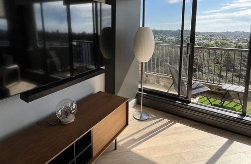 Fairfield Condo | Luxurious James Bay condo - modern + 10 min from ocean!