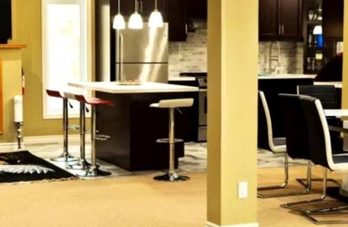 Janetville Villa | Luxurious Lakefront Vacation Rental for Large Groups near Port Perry in Ontario