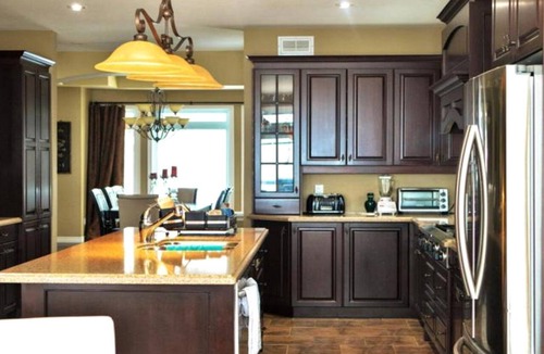 Janetville Villa | Luxurious Lakefront Vacation Rental for Large Groups near Port Perry in Ontario