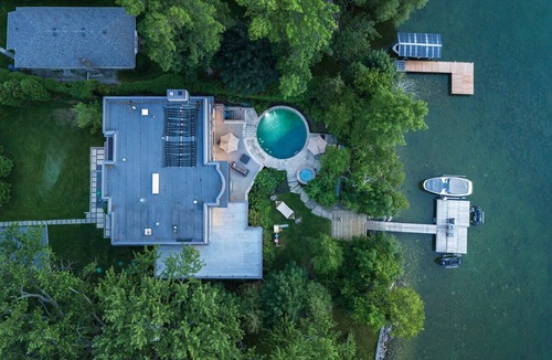 Innisfil House | Luxurious masterpiece on the lake.