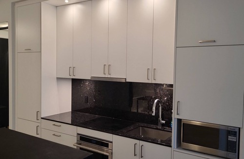 CityPlace Condo | LUXURY 1 BED +DEN, 1 BATH AT THE WELL DOWNTOWN TORONTO. 3 MIN WALK TO CN TOWER