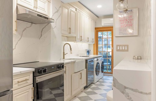 Columbus Condo | Luxury 1 BR condo in South-End Boston, walk to Back Bay, Prudential, Copley