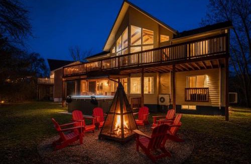 The Blue Mountains Ski Chalet | Luxury 10 Bedroom Chalet with Swim Spa Sauna and Cinema