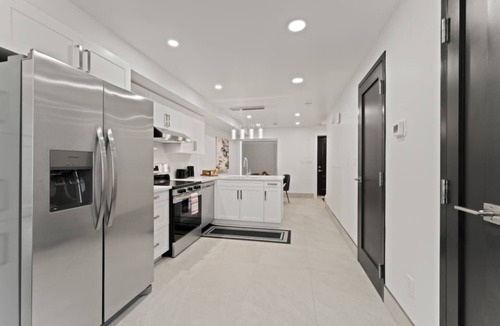 Ruthven House | Luxury 171-8 Condos with Magnificent Lakeview