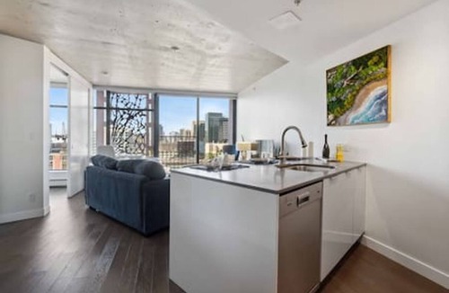 Gastown Apartment | Luxury 1BR Condo, Downtown Vancouver!