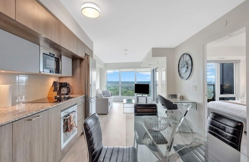 St. James Town Condo | Luxury 1BR w/Rosedale Valley Views - Subway - Pool + Gym