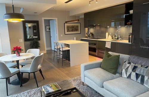 Yorkville Condo | Luxury 2+1 Bdrm Condo in Yorkville Toronto