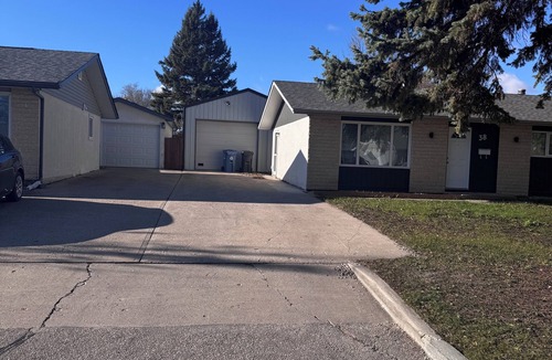 St. Vital House | Luxury 2-bedroom living in St. Vital, St Mary's, St Anne's, Winnipeg.