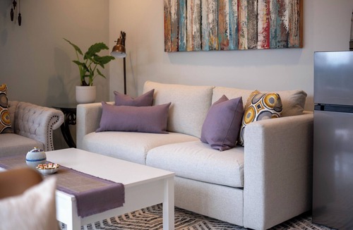 White Rock Apartment | Luxury 2 bedroom Suite near beach & pier & transit & shops