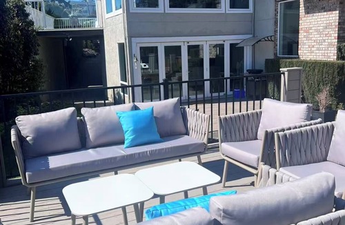 White Rock Apartment | Luxury 2 bedroom Suite near beach & pier & transit & shops