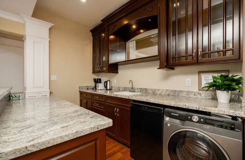 Westwood Plateau House | Luxury 2 BR Suite