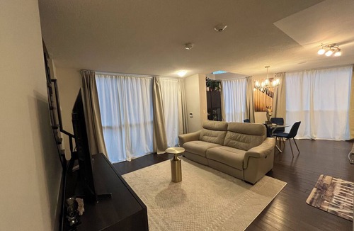 Toronto Entertainment District House | Luxury 2-Storey Loft in the Heart of Downtown Toronto