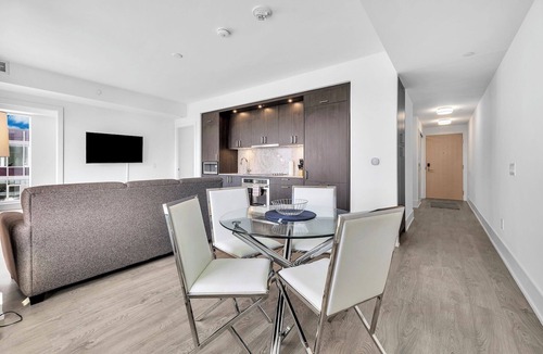 Wellington Place Condo | Luxury 2BR/2BA at The Well | Pool, Gym & Downtown Views