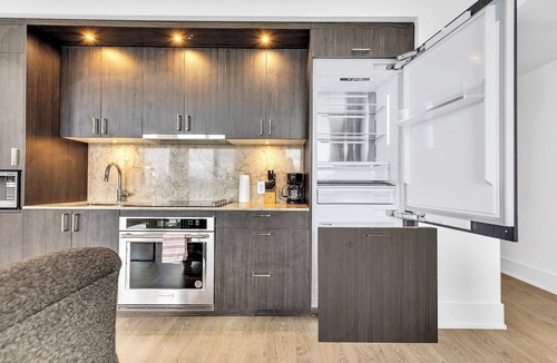 Wellington Place Condo | Luxury 2BR/2BA at The Well | Pool, Gym & Downtown Views