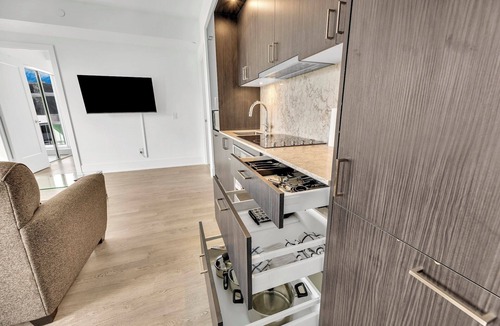 Wellington Place Condo | Luxury 2BR/2BA at The Well | Pool, Gym & Downtown Views