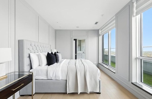 Downtown Toronto Apartment | Luxury 2BR Suite in Heart of Toronto Entertainment