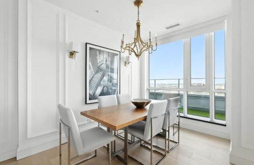 Downtown Toronto Apartment | Luxury 2BR Suite in Heart of Toronto Entertainment