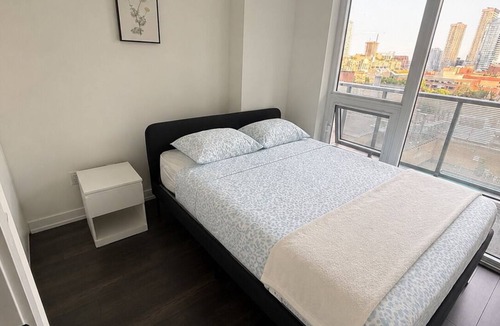 St. Lawrence Apartment | Luxury 3BR 2BA Condo in Downtown Toronto | Prime Location