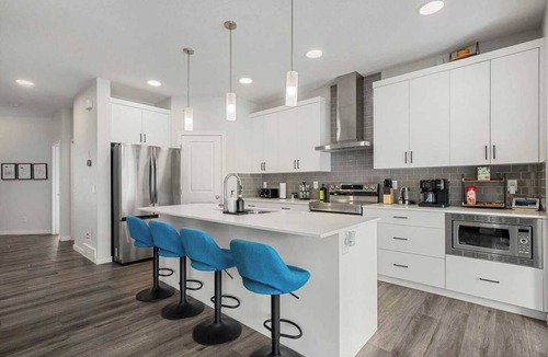 Calgary House | Luxury 4BR | AC | Near YYC | PS4 | Game Room l