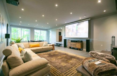 Caledon House | Luxury 4BR Stay with Swim Spa, Golf and Fireplaces
