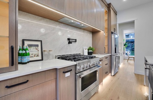 Killarney House | Luxury 6BR/5.5BA w/2 Private Suites-Back Yard/AC