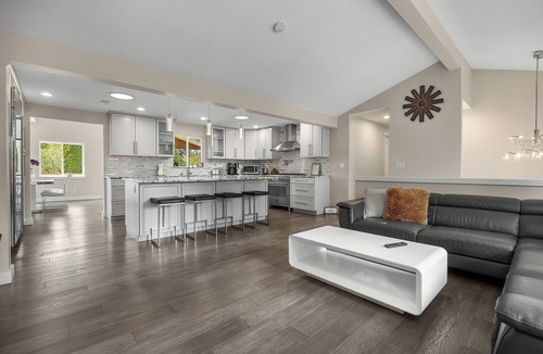 Edmonds House | Luxury 8 beds Villa with Pool & Resort Amenities