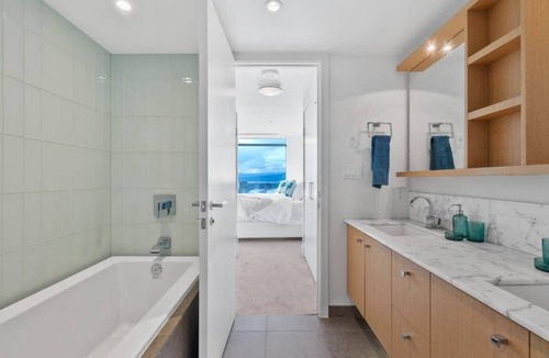 Downtown Vancouver Apartment | Luxury and Spacious Modern Living in the Heart of Downtown Vancouver