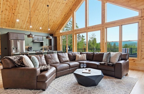 Bethel House | Luxury Chalet w/Hot Tub, Game Rooms & Mtn Views