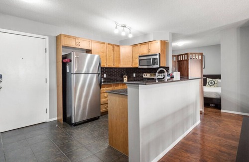 Invermere Apartment | Luxury | Comfort | Pool | Hot Tub | Gym