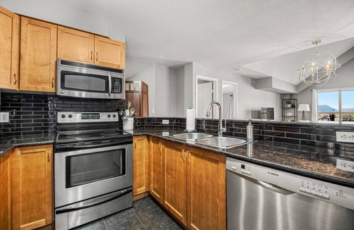 Invermere Apartment | Luxury | Comfort | Pool | Hot Tub | Gym