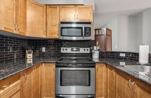 Invermere Apartment | Luxury | Comfort | Pool | Hot Tub | Gym