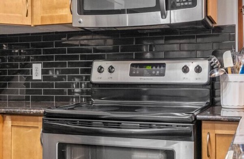 Invermere Apartment | Luxury | Comfort | Pool | Hot Tub | Gym