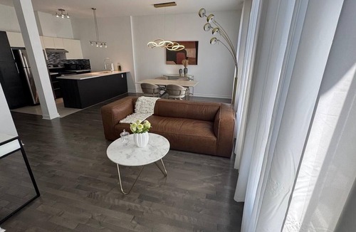 Saint-Laurent Apartment | Luxury condo in middle of St Laurent Montreal between 2 metros and restaurants