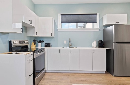 Collingwood Condo | Luxury Contemporary Condo in Downtown Collingwood (97044)