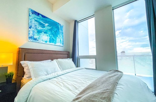 Unionville Apartment | Luxury Corner View Penthouse Downtown Markham