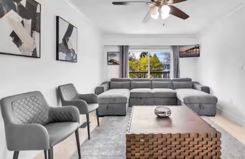 Delta House | Luxury Delta House 5 Bedroom 7 Beds