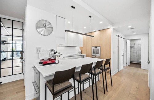 St. Lawrence Apartment | Luxury DT Toronto Condo | Private Terrace | Sleeps 4