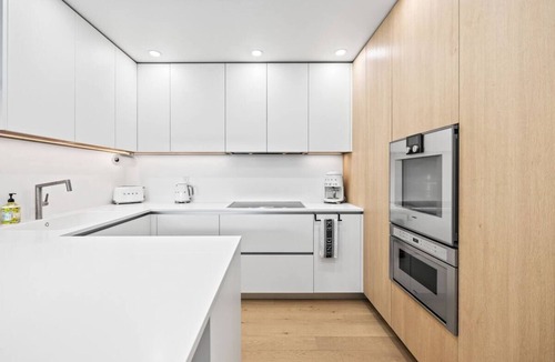 St. Lawrence Apartment | Luxury DT Toronto Condo | Private Terrace | Sleeps 4