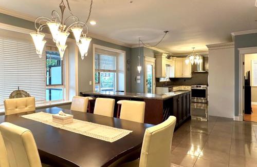 Hastings Villa | Luxury Family Villa - 5BR & Garden - 10 mins to DT - Free Parking