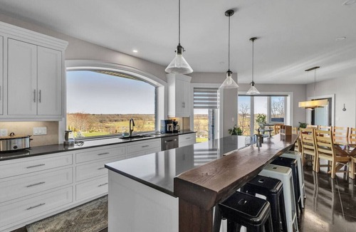 Conestogo House | Luxury Farmhouse w/Hot Tub