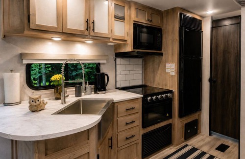 Clearview Cabin | Luxury Forest RV Retreat | Pond, Fire Pit, Nature & Peace