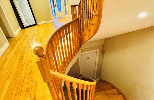 East Credit House | Luxury House 7 Bdrms - Near Airport, sq 1, Private Backyard