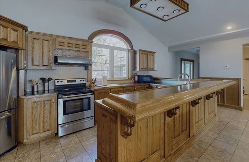Hastings Cottage | Luxury Lake House - Hot Tub - Fire Pit - BBQ -Dock