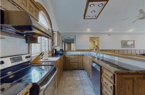 Hastings Cottage | Luxury Lake House - Hot Tub - Fire Pit - BBQ -Dock