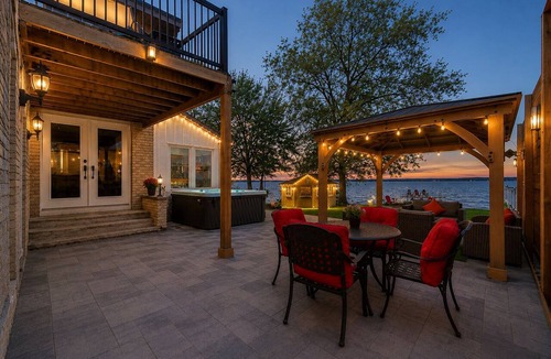 Keswick House | Luxury Lake Simcoe Retreat | Hot Tub, Private Dock & Sandy Shore